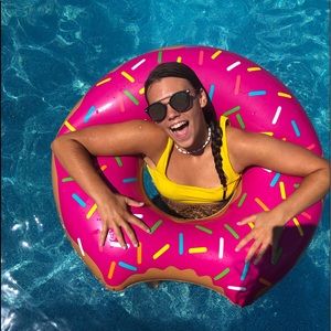 Meet your Posher, Avery